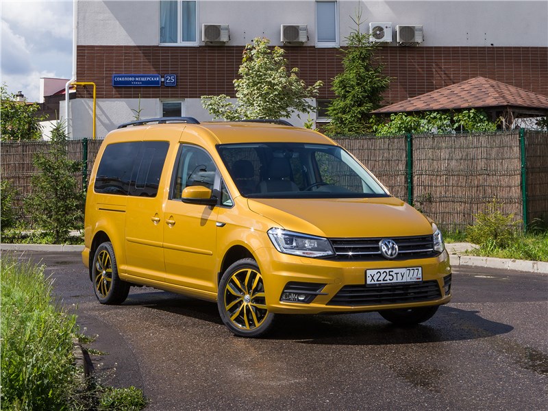 Volkswagen Caddy Family Maxi 2016 вид спереди