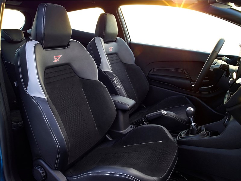 Ford Fiesta ST 2018 передние кресла