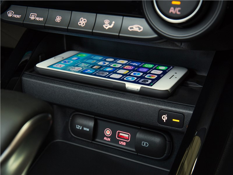 Kia Cerato 2019 зарядка для смартфона
