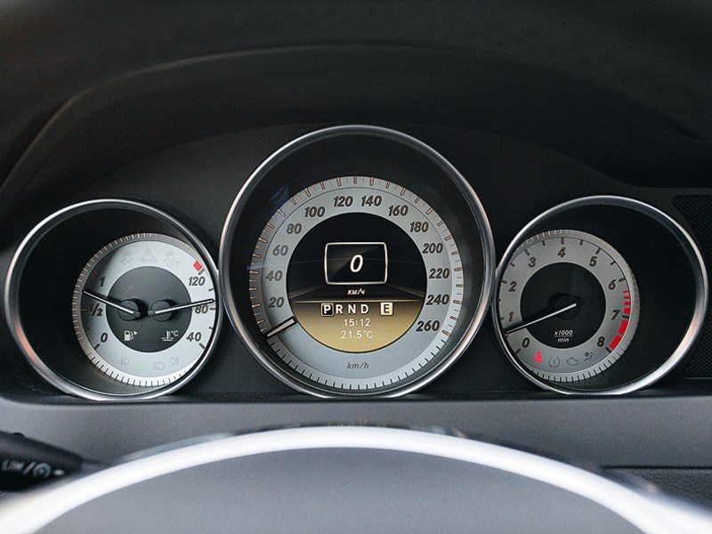 Mercedes-Benz C-Klasse 2012 приборная панель