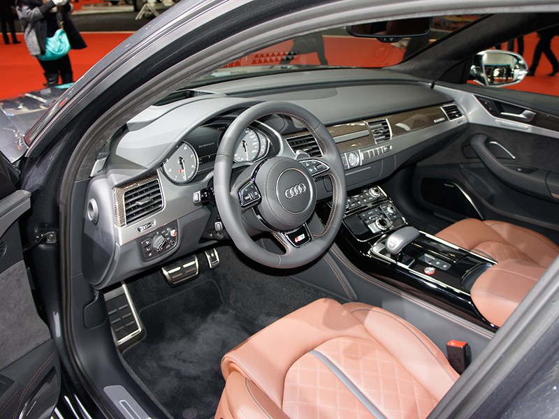 Audi S8 2013 салон