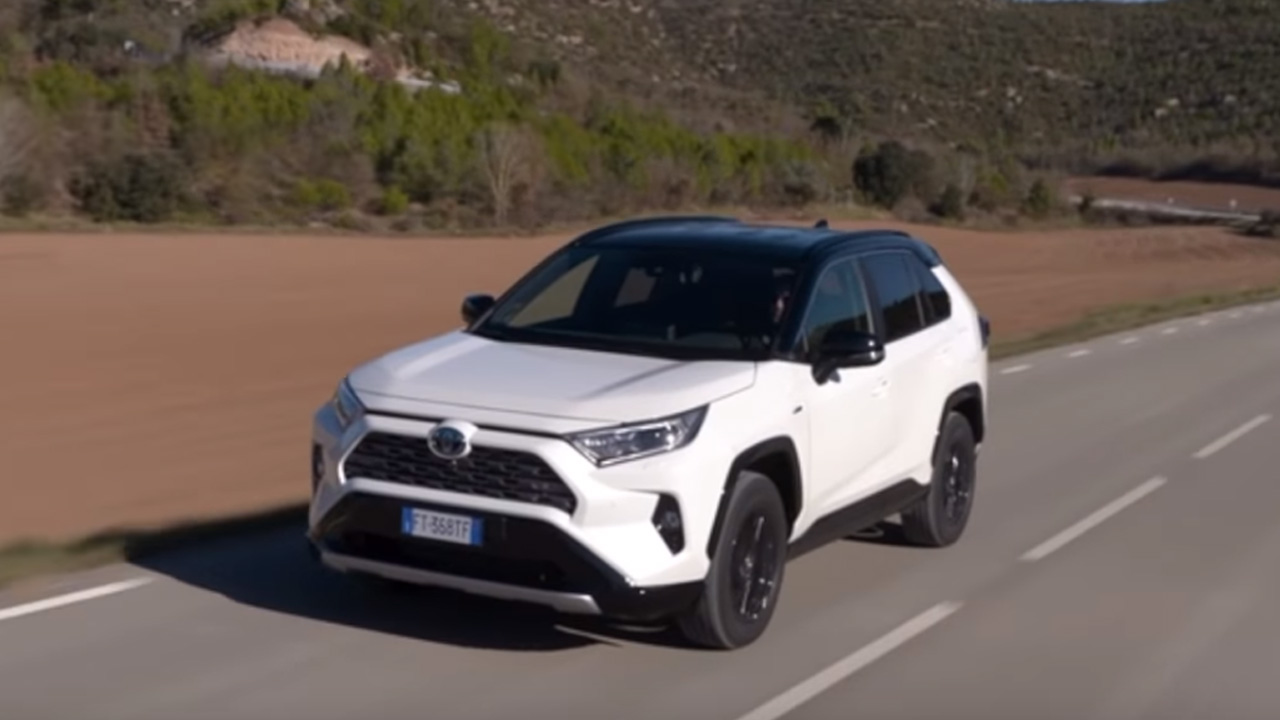 Анонс видео-теста ДОЖДАЛИСЬ! TOYOTA по цене AUDI Новый Rav4 2019 удивляет...