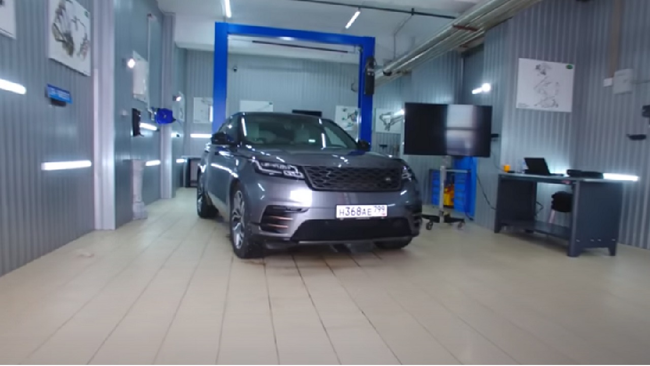 Анонс видео-теста Range Rover Velar. Только вышел, а уже сломан