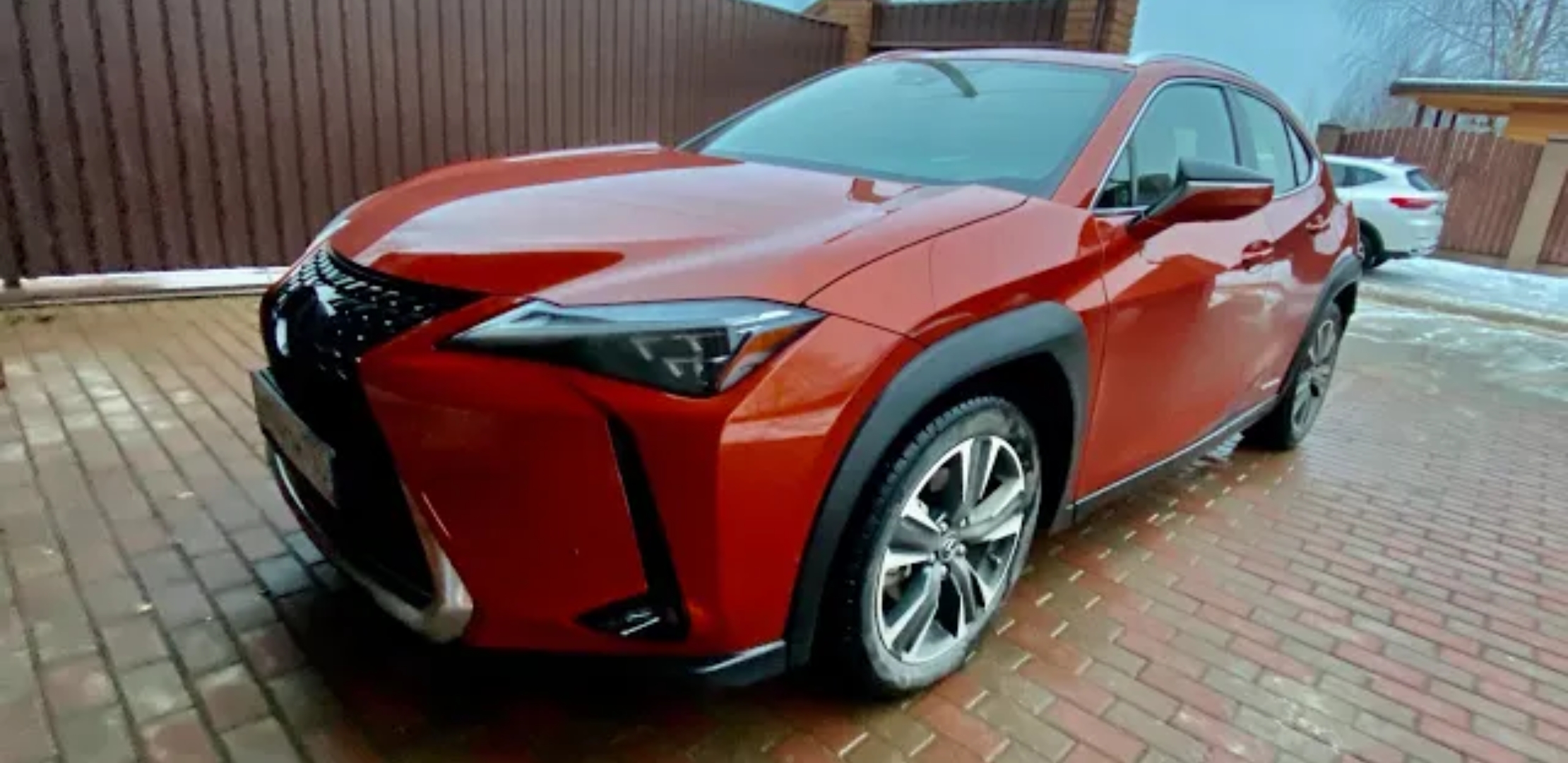 Анонс видео-теста Бомбический Lexus UX гибрид! Который никогда не купим...