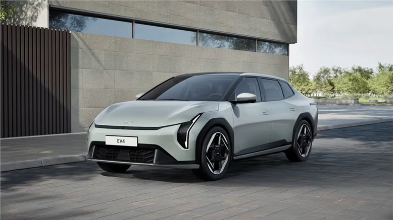 Kia представила серийную версию электрического седана EV4