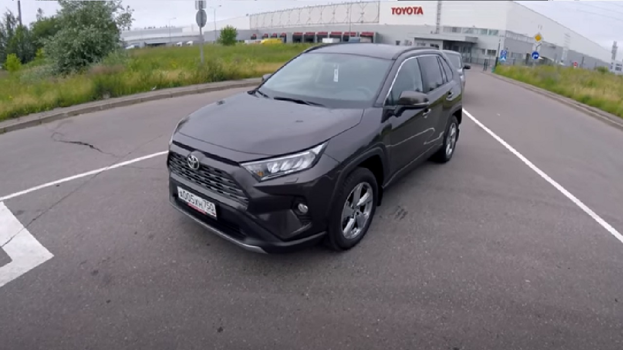 Анонс видео-теста Взял простой Rav4 - ткань и все такое, главное чтобы полный привод от Тойоты был.