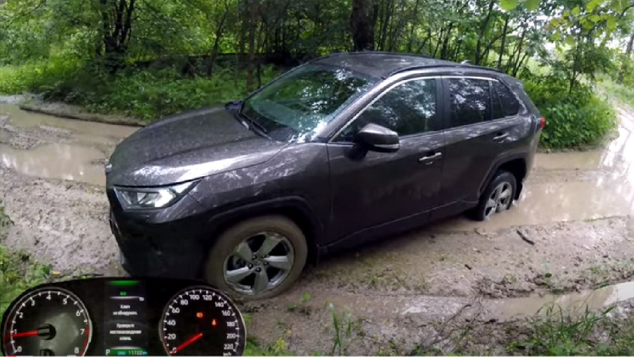 Анонс видео-теста Взял Toyota Rav4 со старым полным приводом - застрял один в лесу! Что делать?