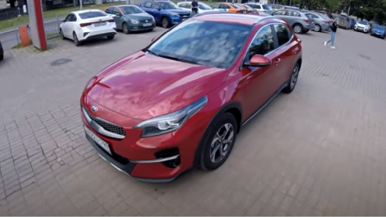 Анонс видео-теста Взял Kia Xceed - похож на кроссовер, весело бежит