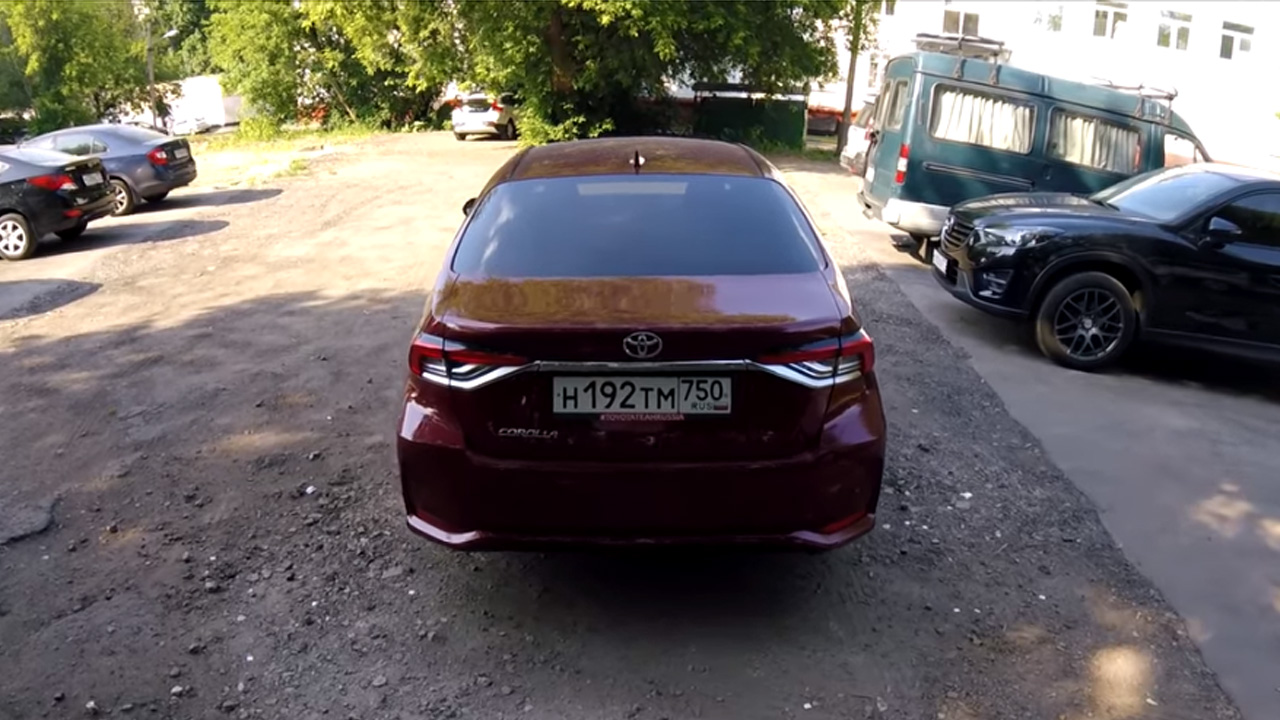 Анонс видео-теста Чем Toyota Corolla лучше Camry? Возим детей