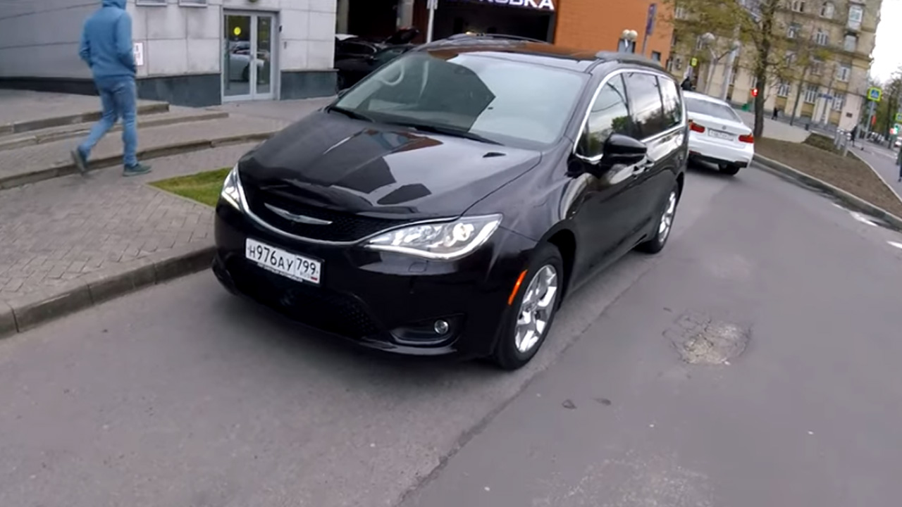 Анонс видео-теста Взял Chrysler Pacifica - мечта для семьи