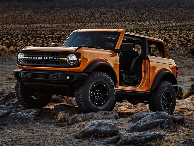 Ford Bronco 2-door (2021) вид спереди