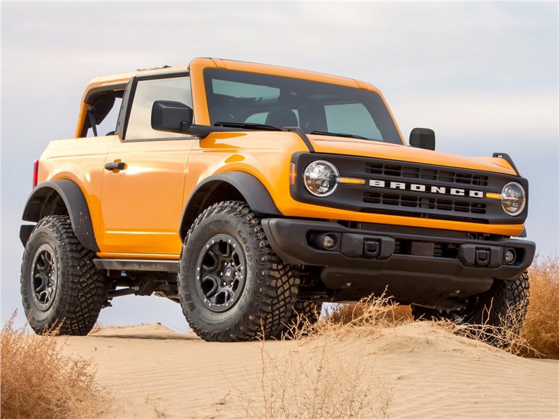 Ford Bronco 2-door (2021) вид спереди