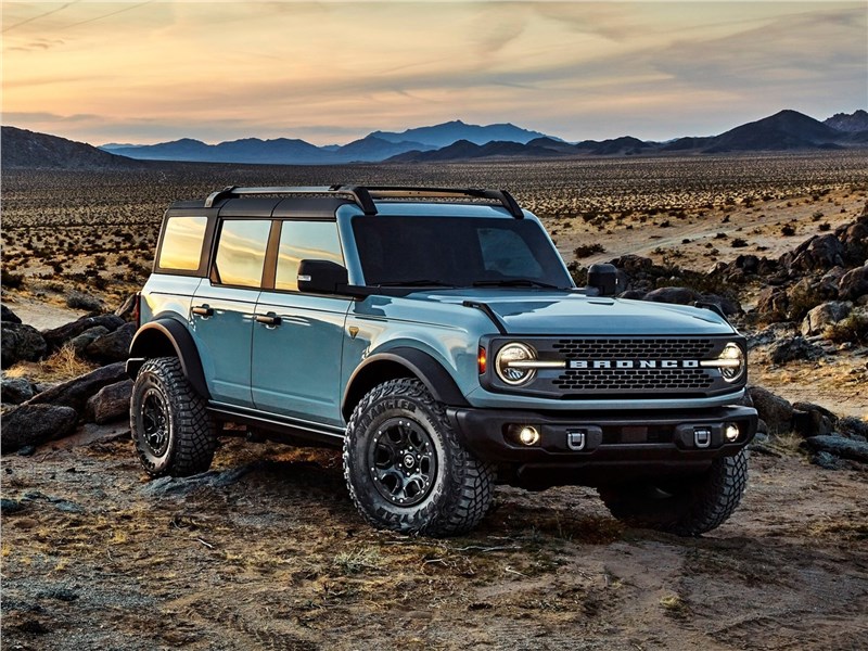 Ford Bronco 4-door (2021) вид спереди