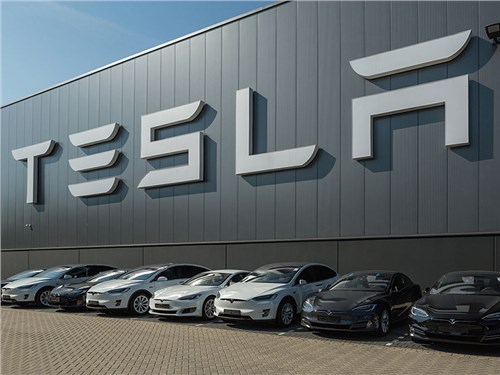 Tesla разрабатывает новую большую модель 