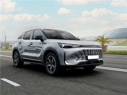 Линейка кроссовера BAIC X75 в России пополнится полноприводной гибридной версией 